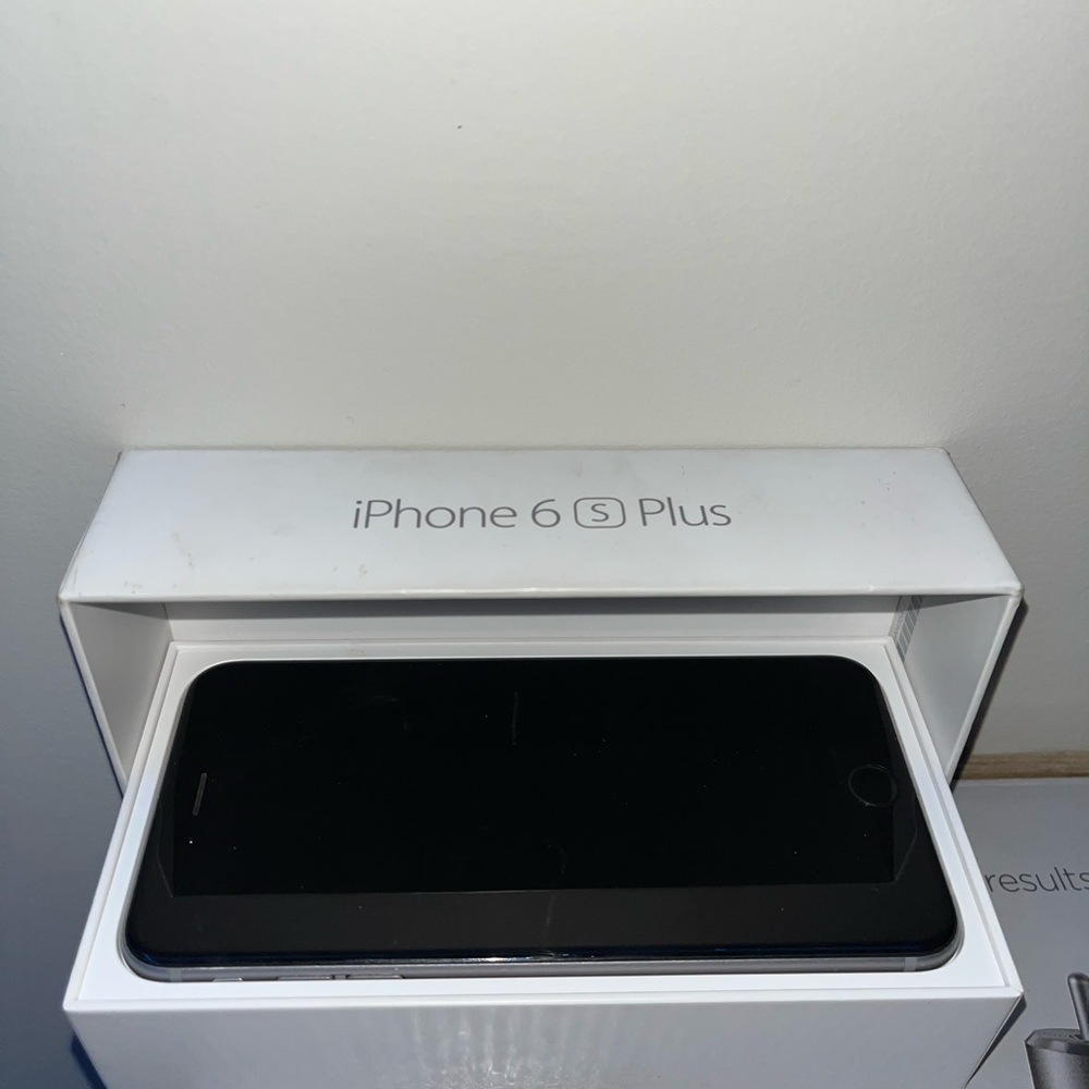 UNLOCKED IPhone 6s plus 16gb